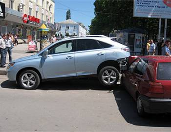 Новый Регион: В Тирасполе в ''борьбе за желтый'' были повреждены три автомобиля