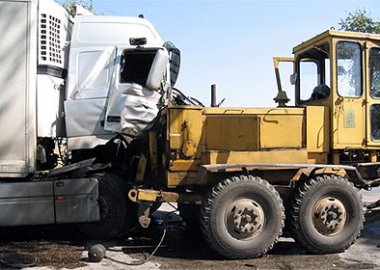 Новый Регион: В Приднестровье уснувший водитель грузовика протаранил грейдер (ФОТО)