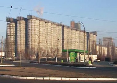 Новый Регион: В Бендерах обрушилась 42-метровая колонна зернового элеватора (ФОТО)