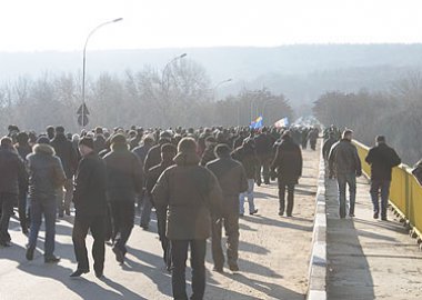 Новый Регион: Жители молдавских сел, митинговавшие у миротворческого поста №9, подрались между собой (ФОТО)