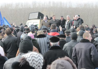 Новый Регион: Жители молдавских сел, митинговавшие у миротворческого поста №9, подрались между собой (ФОТО)