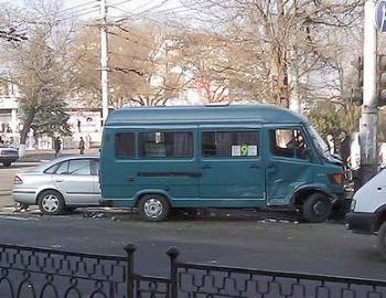 Новый Регион: В Приднестровье из-за гололедицы перевернулся автобус: 1 человек погиб, 16 госпитализировано