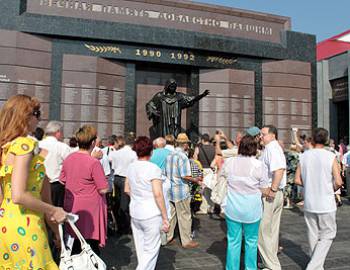 Новый Регион: В День памяти жертв приднестровского вооруженного конфликта в Тирасполе открыли обновленный мемориал