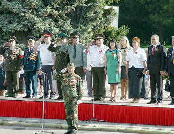 Новый Регион: В Рыбнице в честь Дня Победы провели военный парад