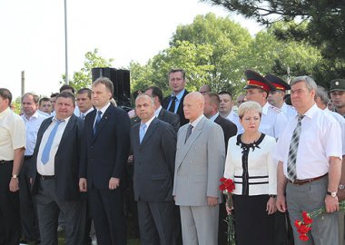 Новый Регион: В Приднестровье открыт памятник генералу Александру Лебедю (ФОТО)