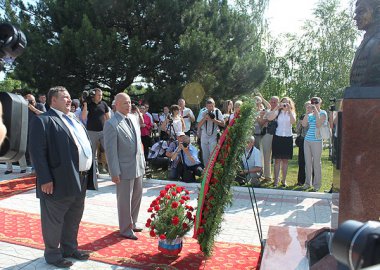 Новый Регион: В Приднестровье открыт памятник генералу Александру Лебедю (ФОТО)