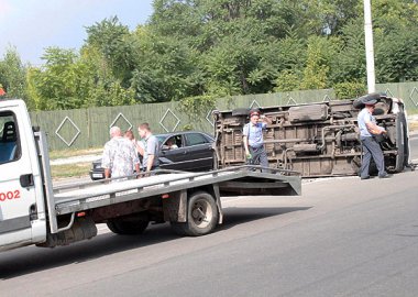 Новый Регион: В Тирасполе перевернулась маршрутка, в которой было пять пассажиров (ФОТО)