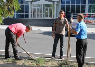 Новый Регион: Приднестровские дипломаты вышли на субботник (ФОТО)