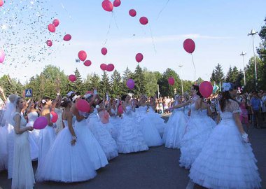 Новый Регион: Гости из Украины поздравили рыбничан с Днем республики (ФОТО)