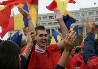 Новый Регион: Сторонники объединения Румынии и Республики Молдова прошли маршем по Бухаресту (ФОТО)