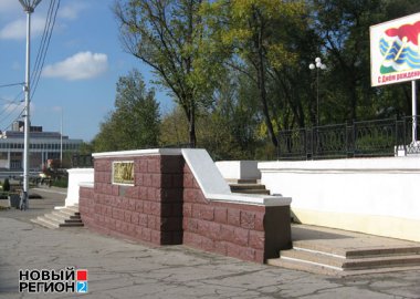 Новый Регион: В центре Тирасполя демонтируют каменную трибуну (ФОТО)