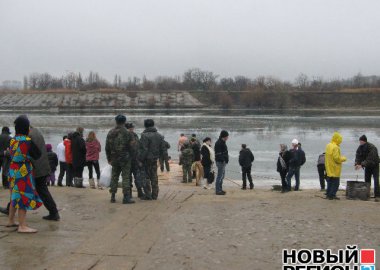 Новый Регион: Крещенские купания в Приднестровье проходят под дождем (ФОТО)