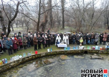 Новый Регион: Крещенские купания в Приднестровье проходят под дождём ( ДОБАВЛЕНО ФОТО)