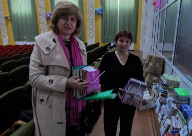 Новый Регион: Посольство России передало в дар учебным заведениям Гагаузии современную оргтехнику и учебно-методическую литературу