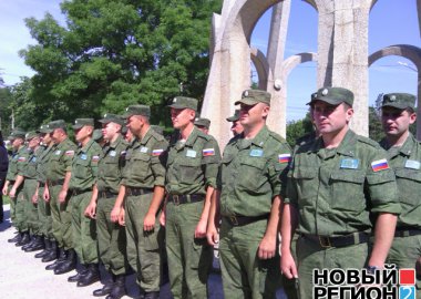 Новый Регион: Российские миротворцы и жители Бендер возложили цветы к памятнику Александру Лебедю (ФОТО)