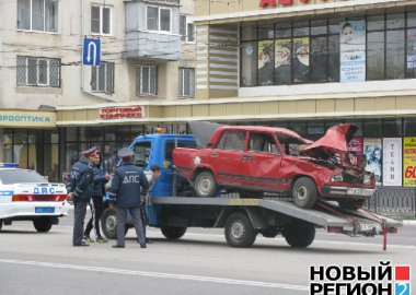 Новый Регион: В память о жертвах ДТП по Тирасполю провезли разбитый в аварии автомобиль (ФОТО)